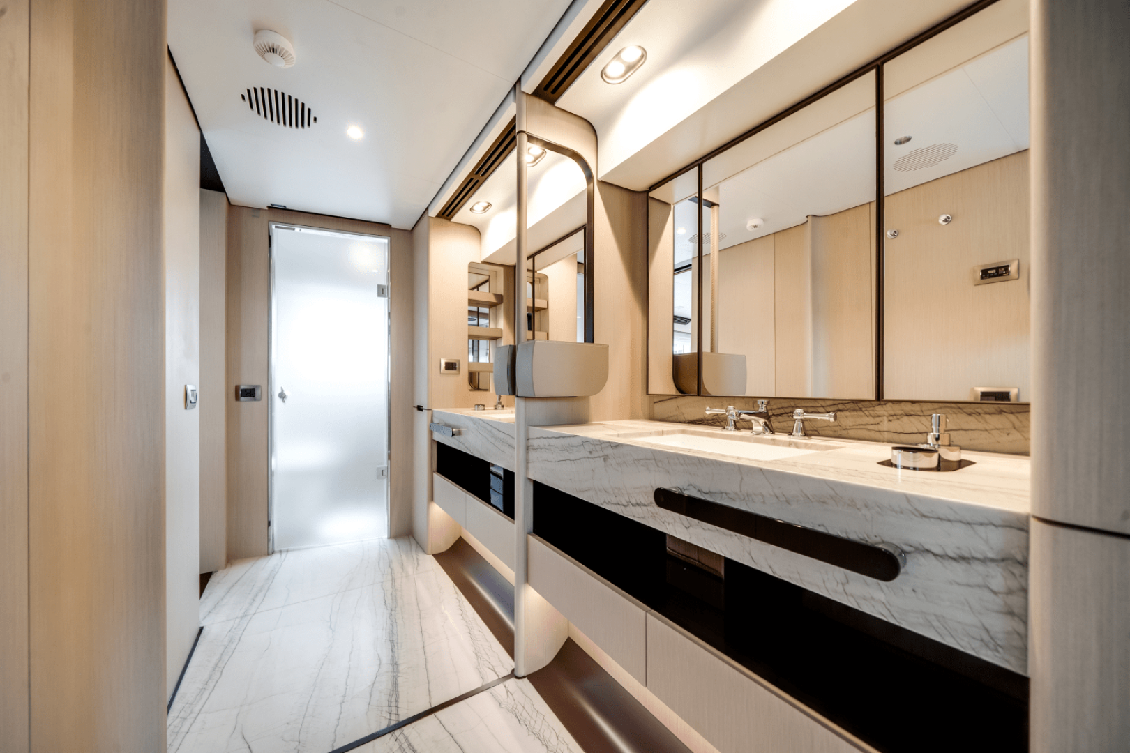 Slide: The Image of Azimut Grande 32M 2025 - 5273846