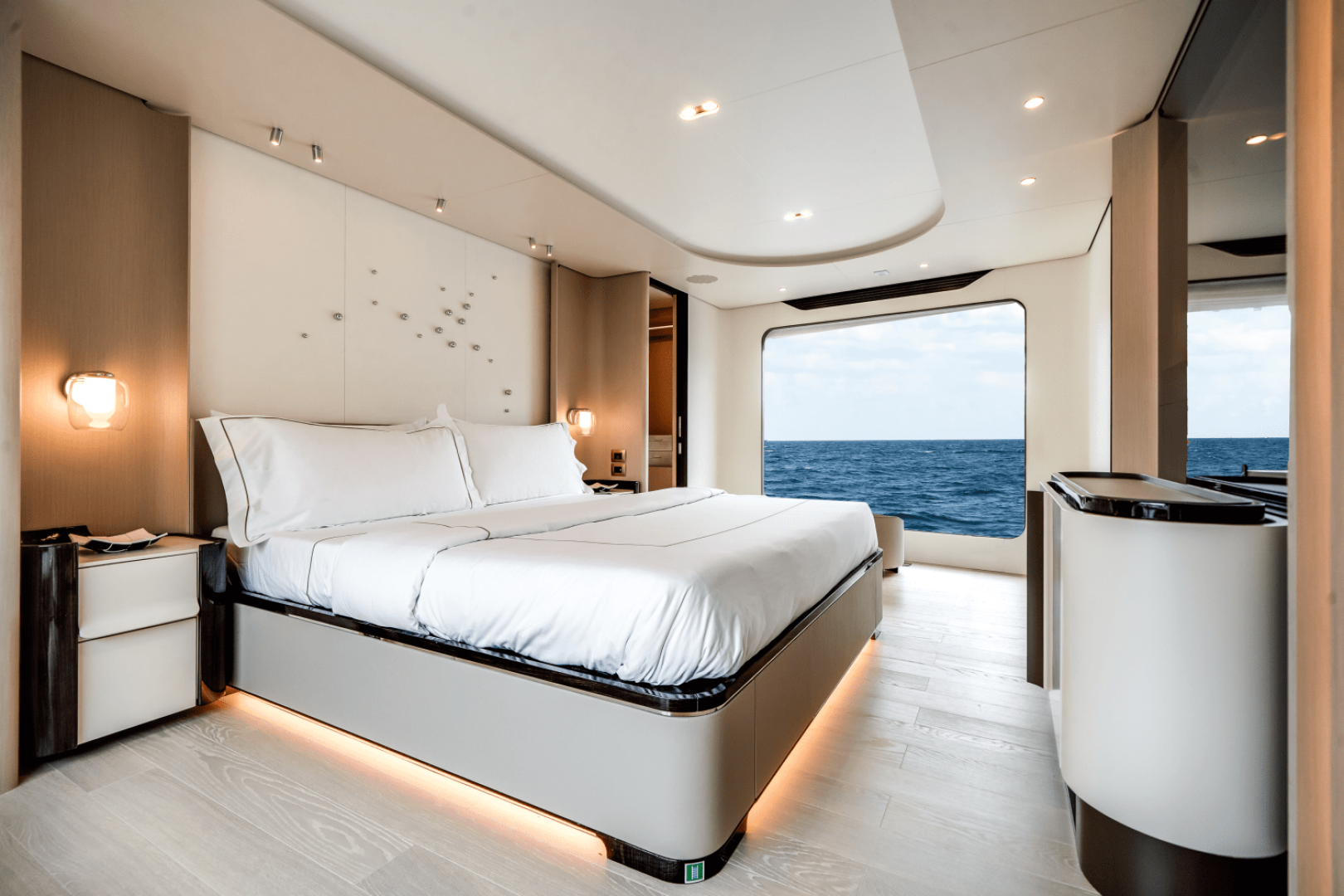 Slide: The Image of Azimut Grande 32M 2025 - 5273850