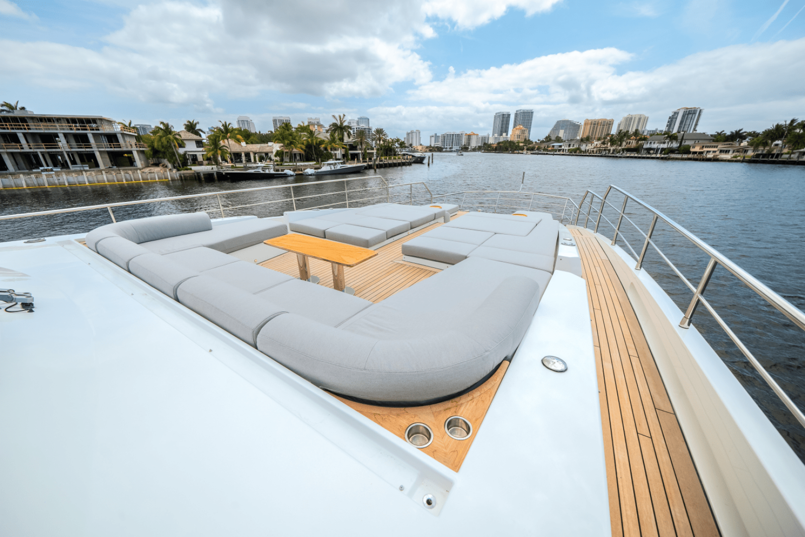 Slide: The Image of Azimut Grande 32M 2025 - 5273862