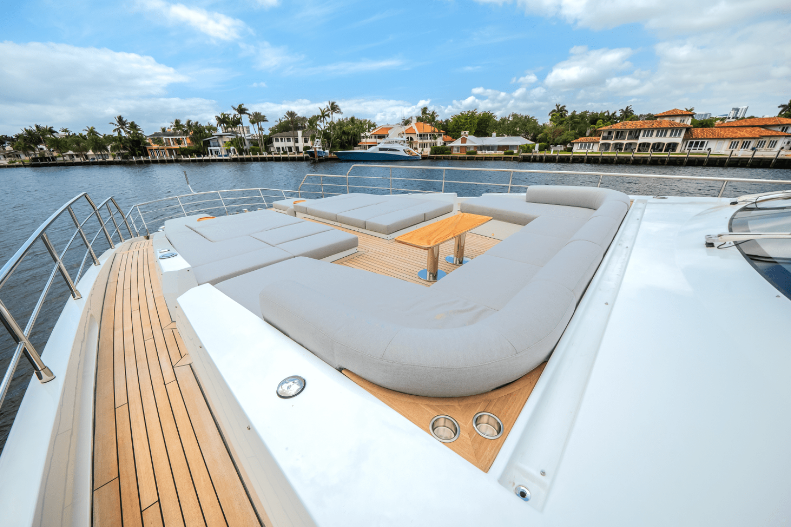 Slide: The Image of Azimut Grande 32M 2025 - 5273863