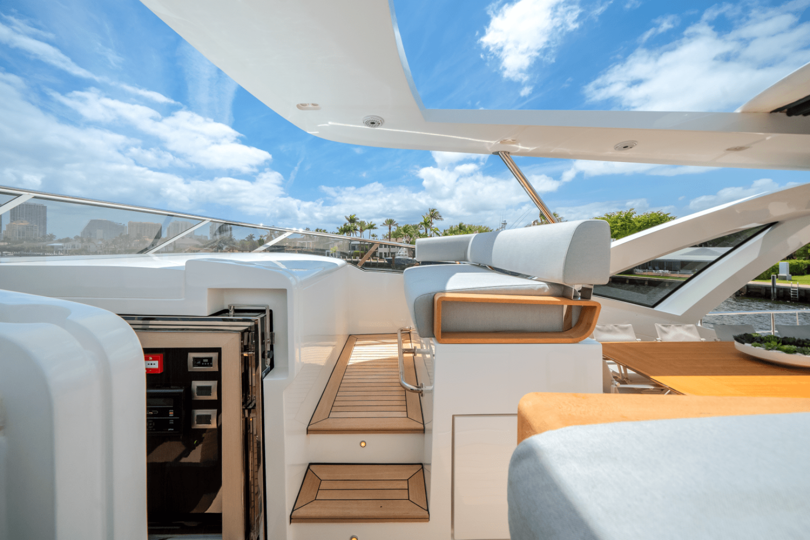 Slide: The Image of Azimut Grande 32M 2025 - 5273878