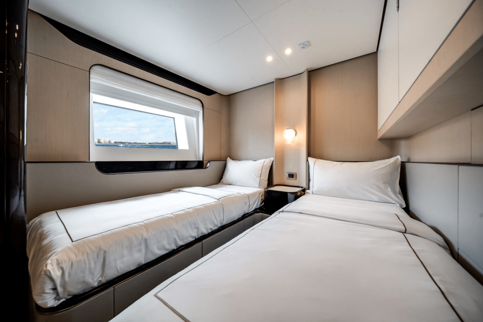 Slide: The Image of Azimut Grande 32M 2025 - 5273881
