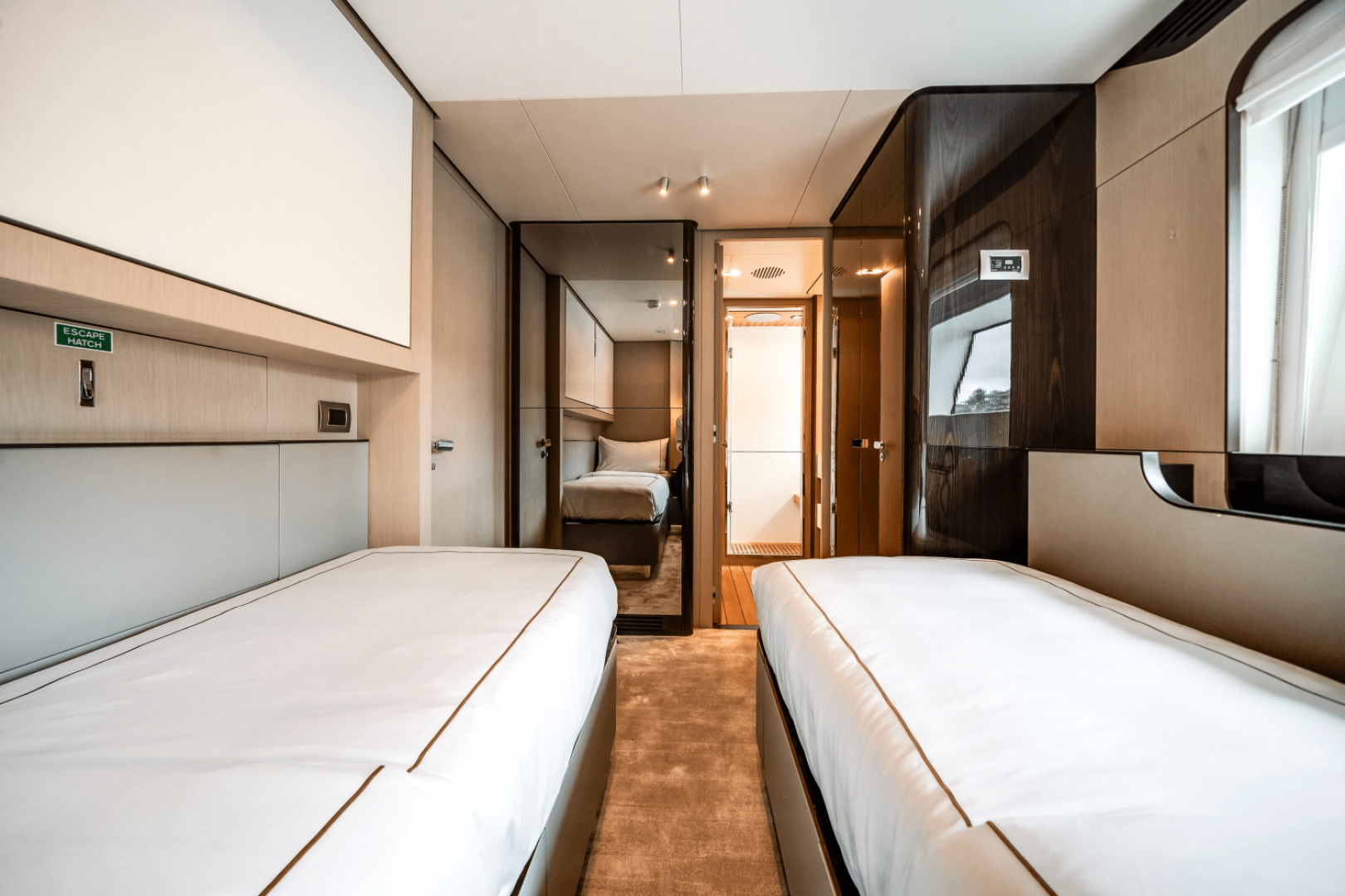 Slide: The Image of Azimut Grande 32M 2025 - 5273882