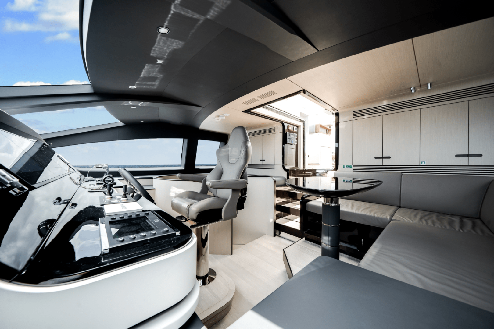 Slide: The Image of Azimut Grande 32M 2025 - 5273893