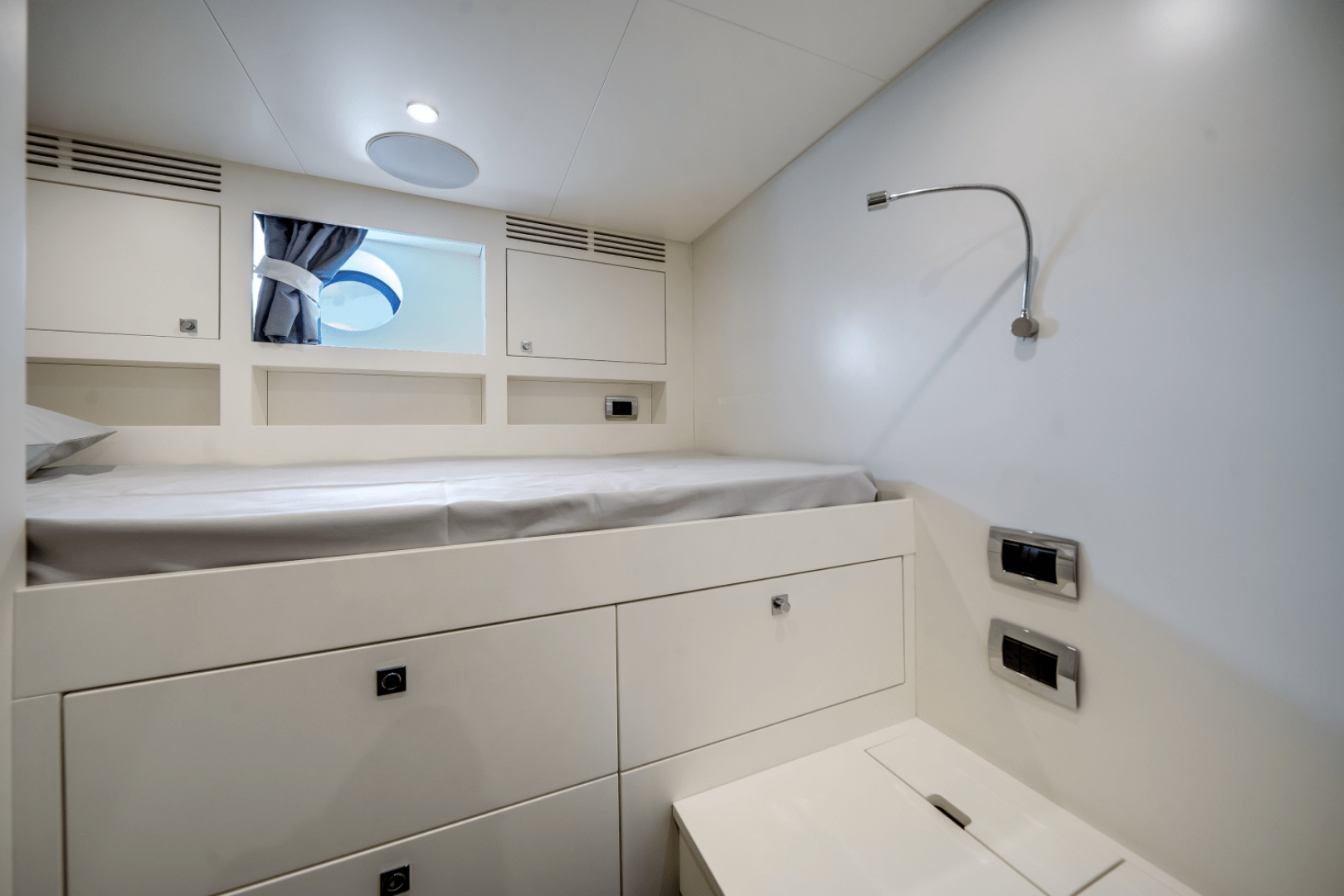 Slide: The Image of Azimut Grande 32M 2025 - 5273895