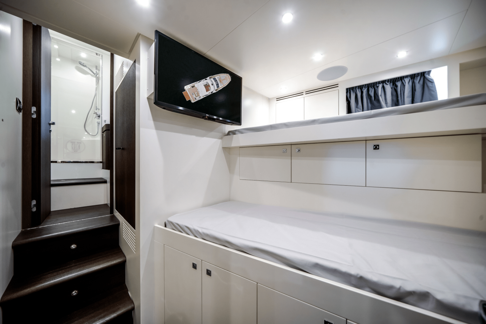 Slide: The Image of Azimut Grande 32M 2025 - 5273896