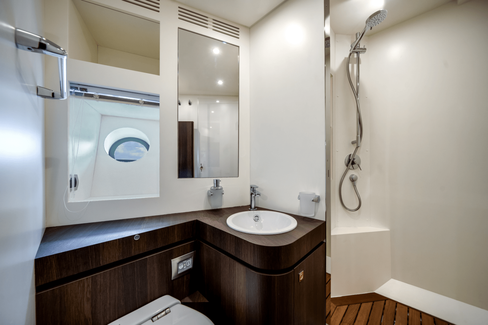 Slide: The Image of Azimut Grande 32M 2025 - 5273897
