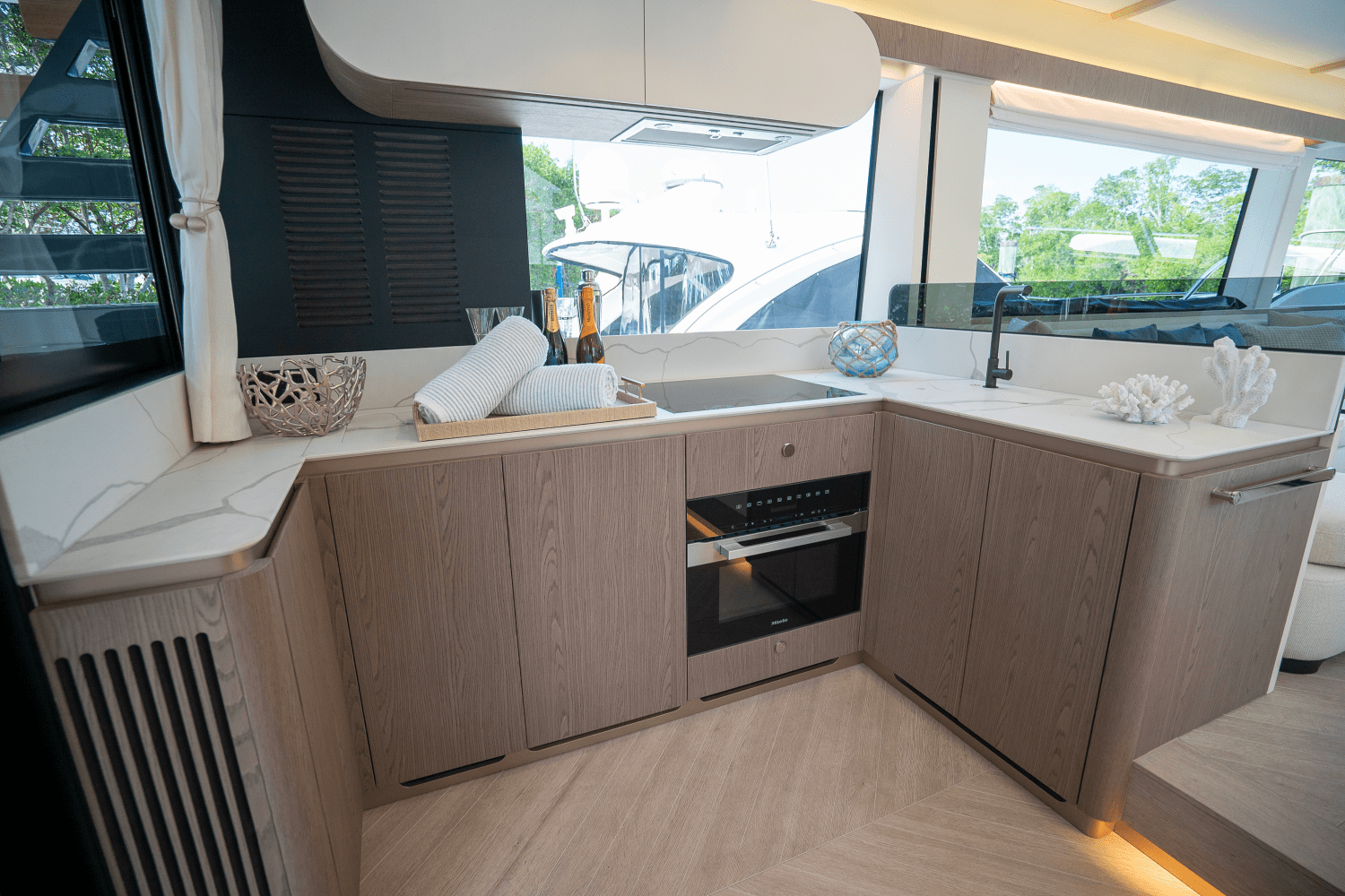 Slide: The Image of Azimut Magellano 60 2025 - 10