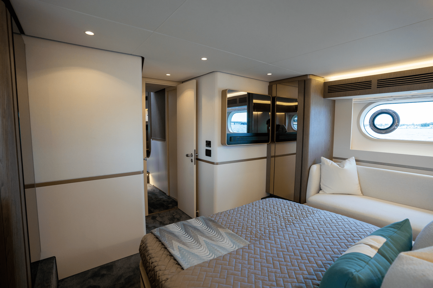Slide: The Image of Azimut Magellano 60 2025 - 24