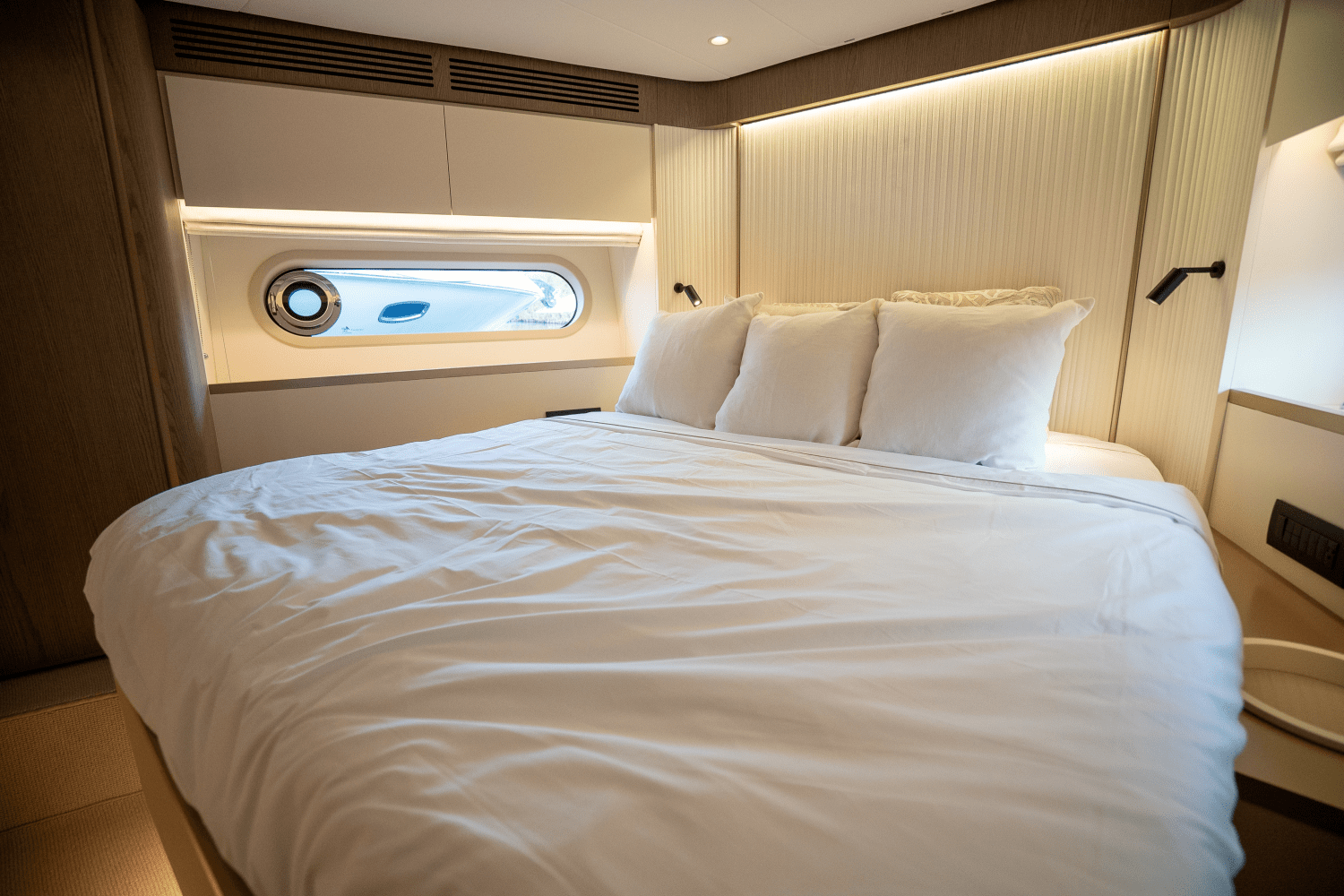 Slide: The Image of Azimut Magellano 60 2025 - 30