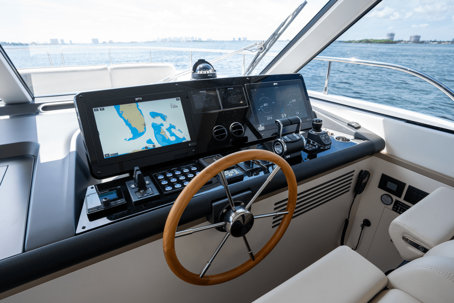 Slide: The Image of Azimut Magellano 60 2025 - 50