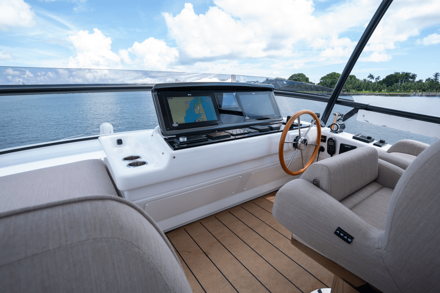 Slide: The Image of Azimut Magellano 60 2025 - 60