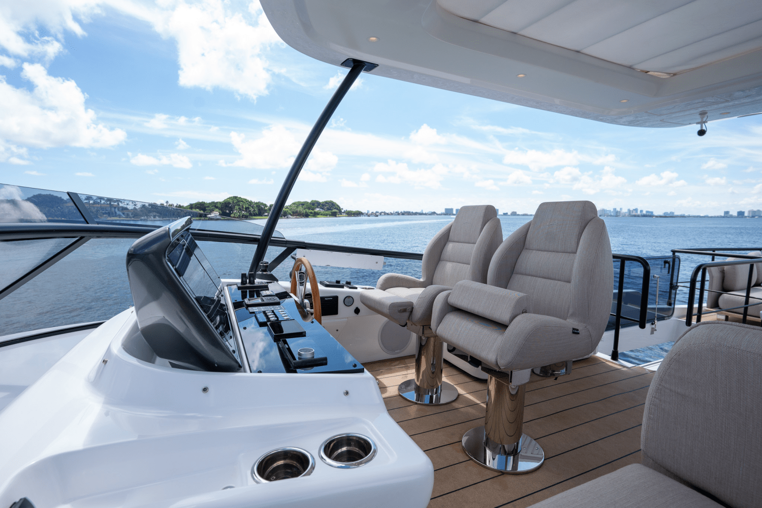 Slide: The Image of Azimut Magellano 60 2025 - 61