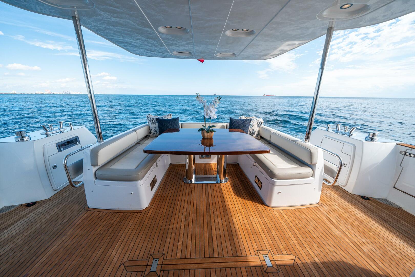 Slide: The Image of Azimut Magellano 66 2018 - 13