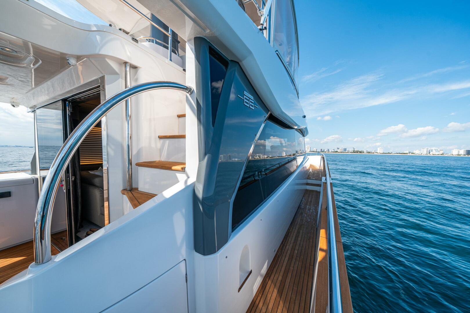 Slide: The Image of Azimut Magellano 66 2018 - 14