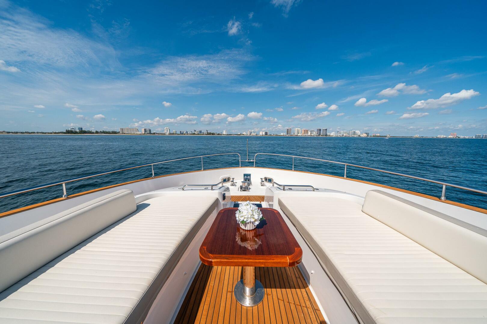 Slide: The Image of Azimut Magellano 66 2018 - 16