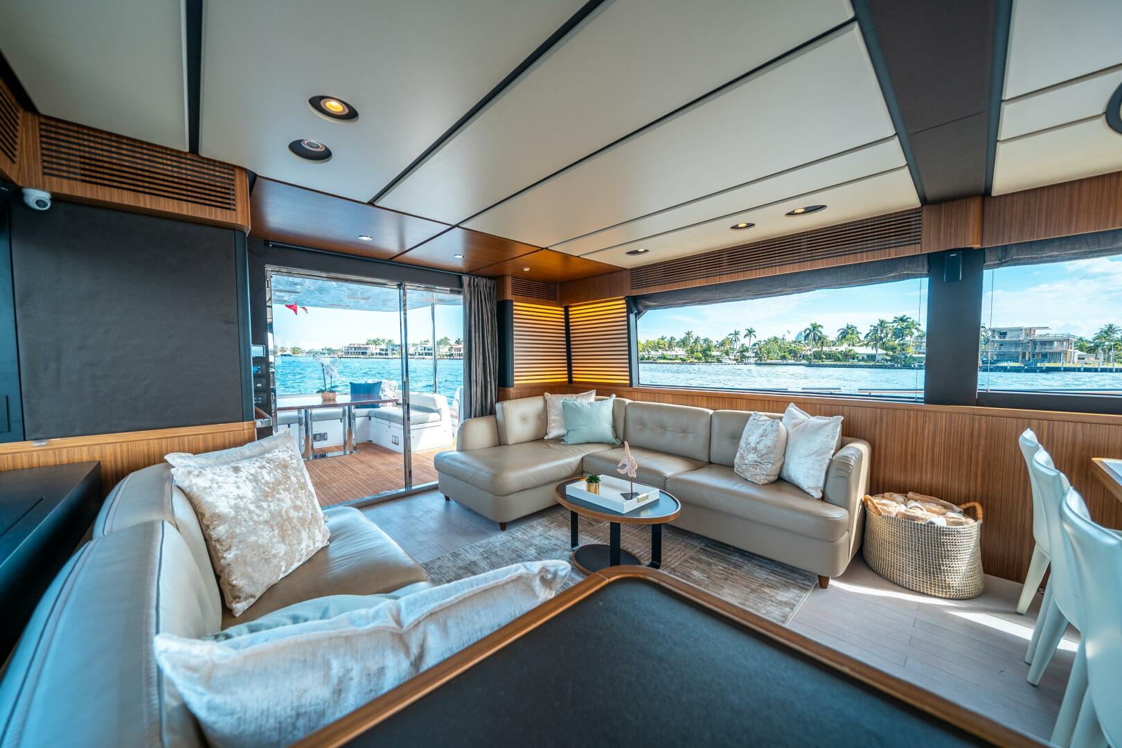 Slide: The Image of Azimut Magellano 66 2018 - 18