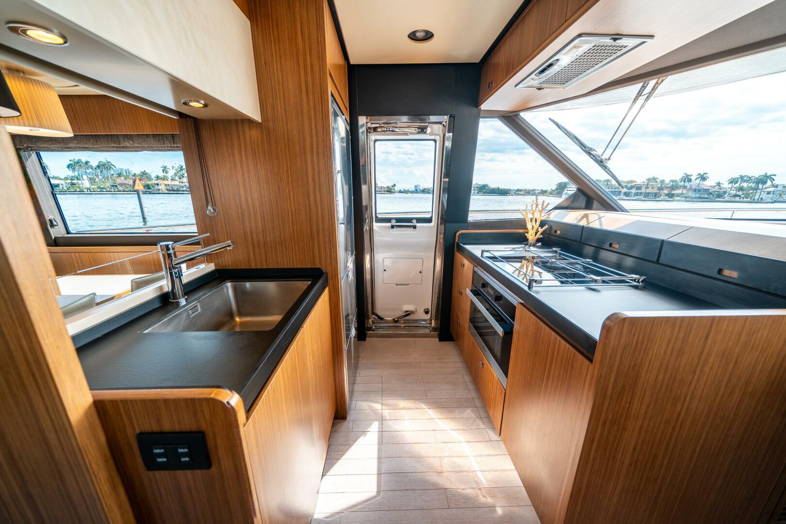 Slide: The Image of Azimut Magellano 66 2018 - 23
