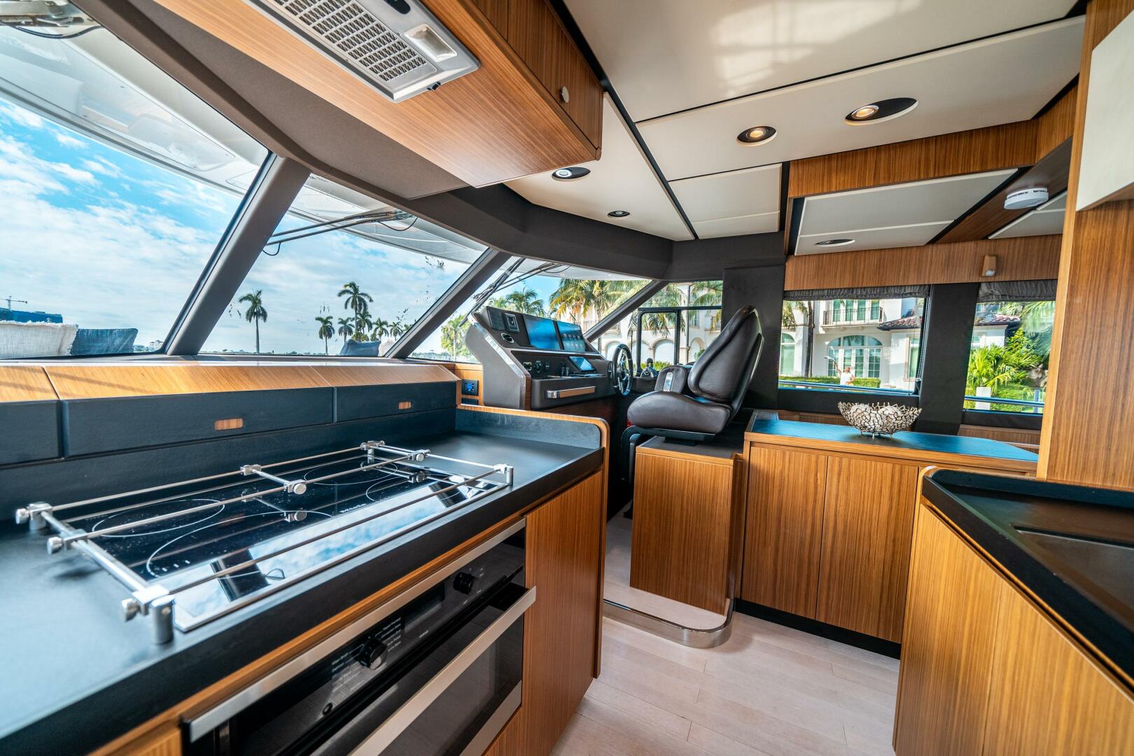 Slide: The Image of Azimut Magellano 66 2018 - 24