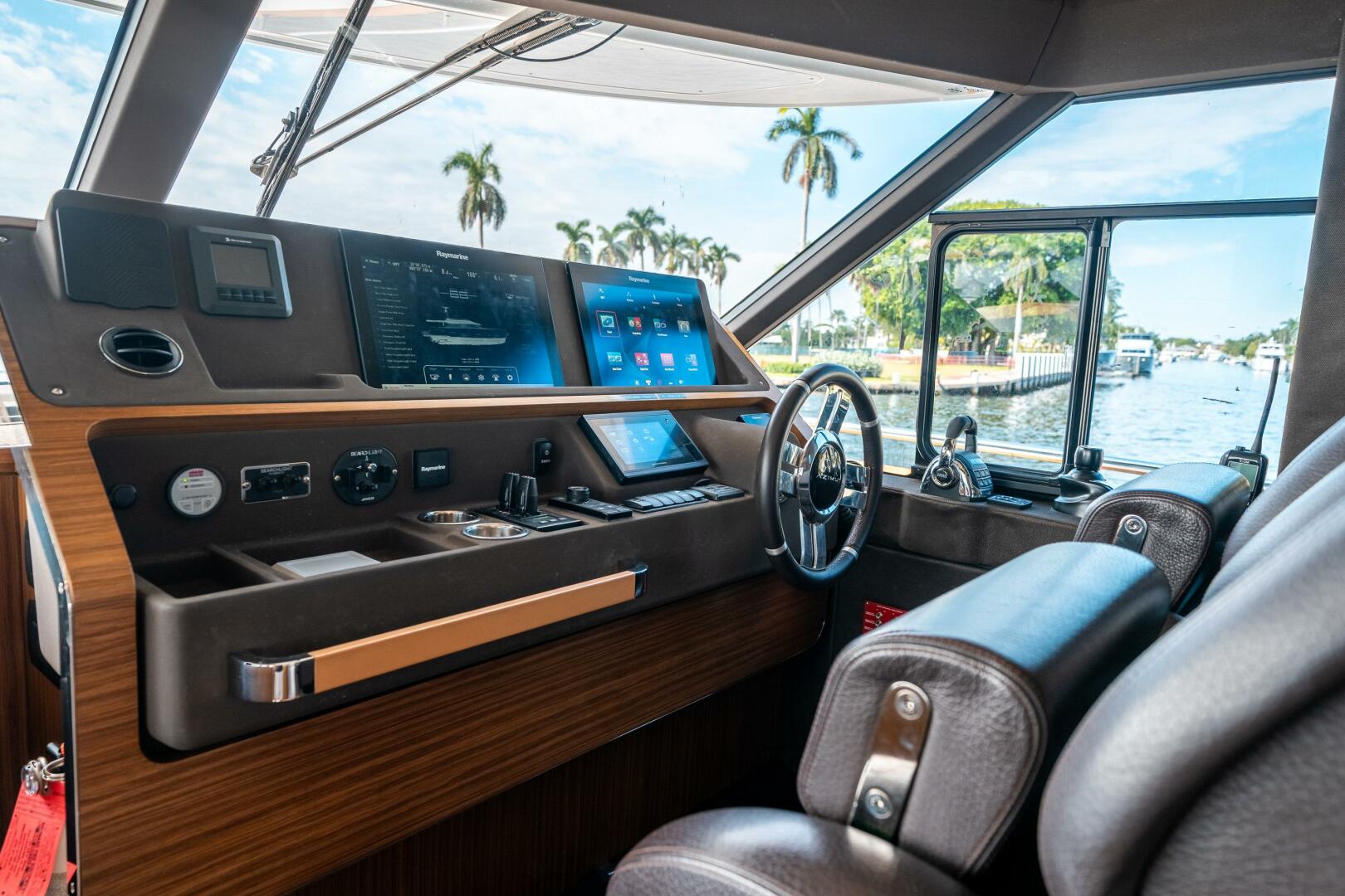Slide: The Image of Azimut Magellano 66 2018 - 25