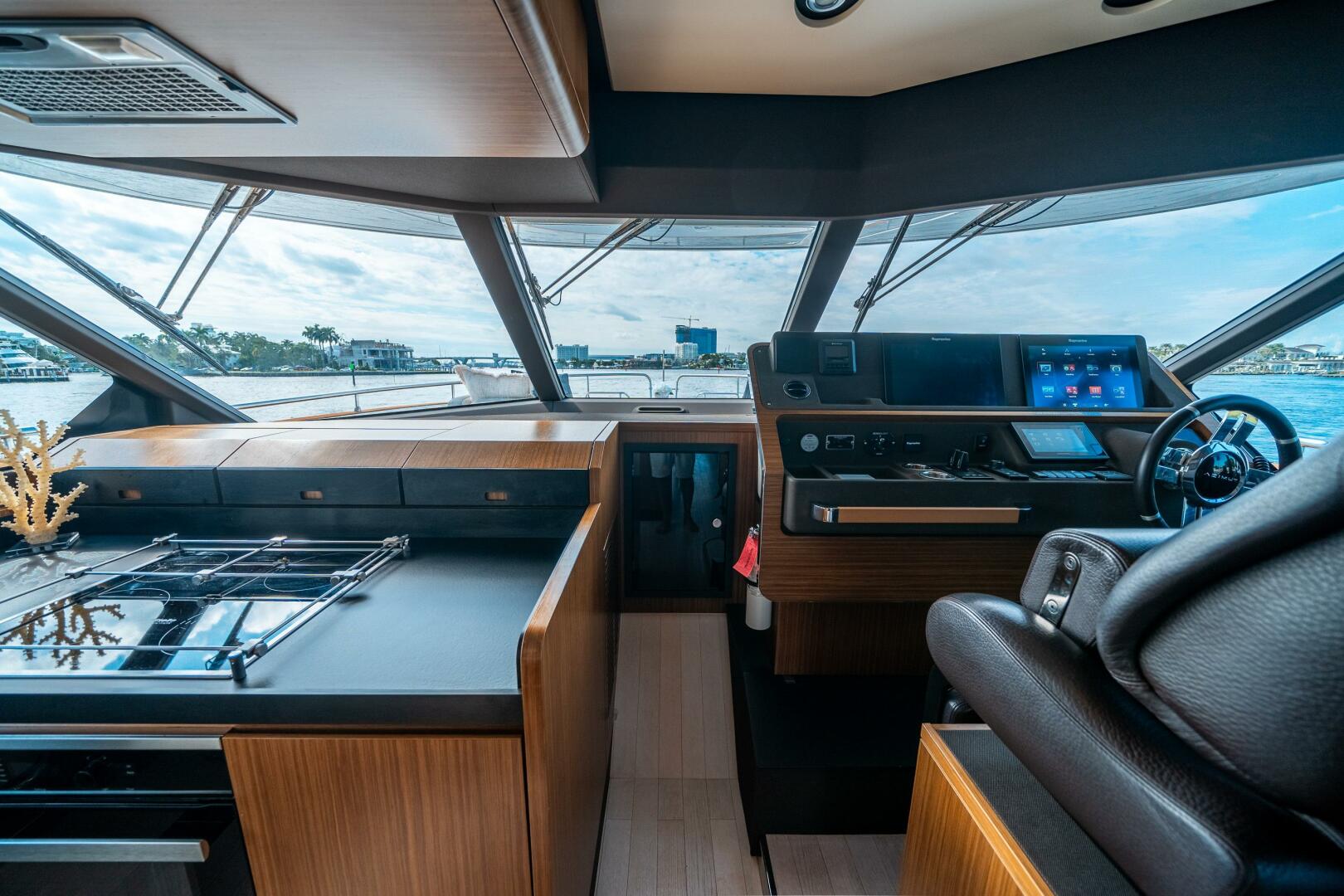 Slide: The Image of Azimut Magellano 66 2018 - 26