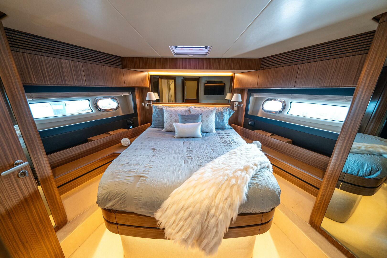 Slide: The Image of Azimut Magellano 66 2018 - 38