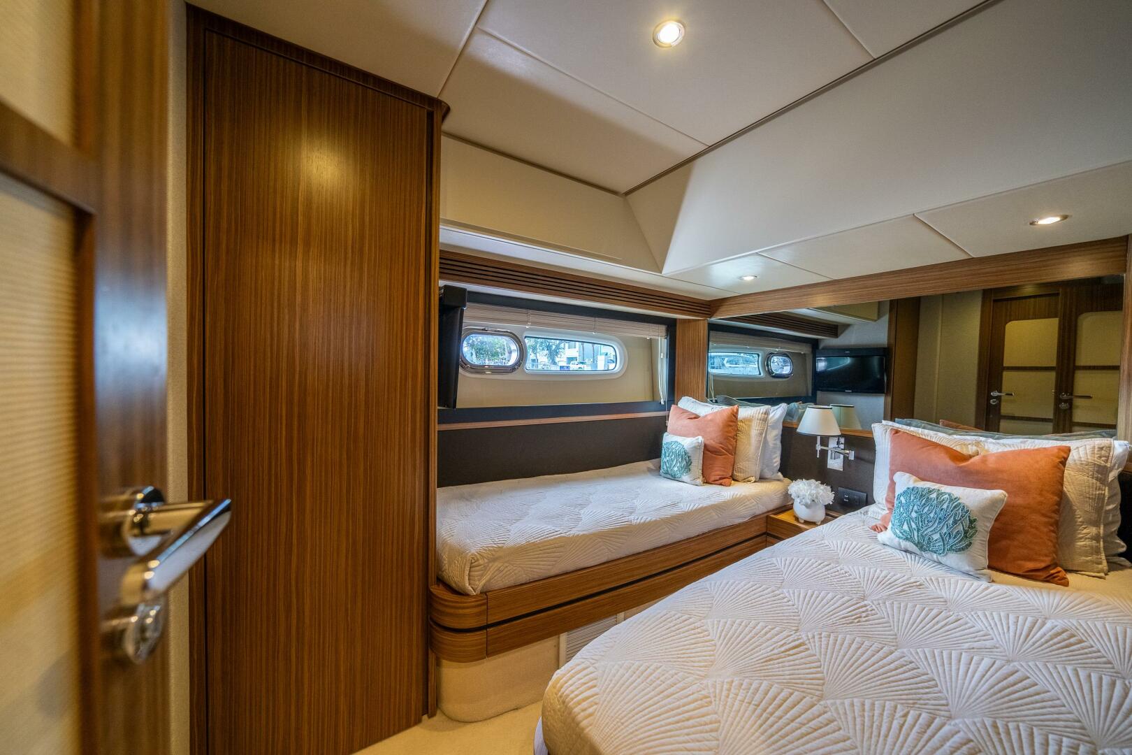 Slide: The Image of Azimut Magellano 66 2018 - 41