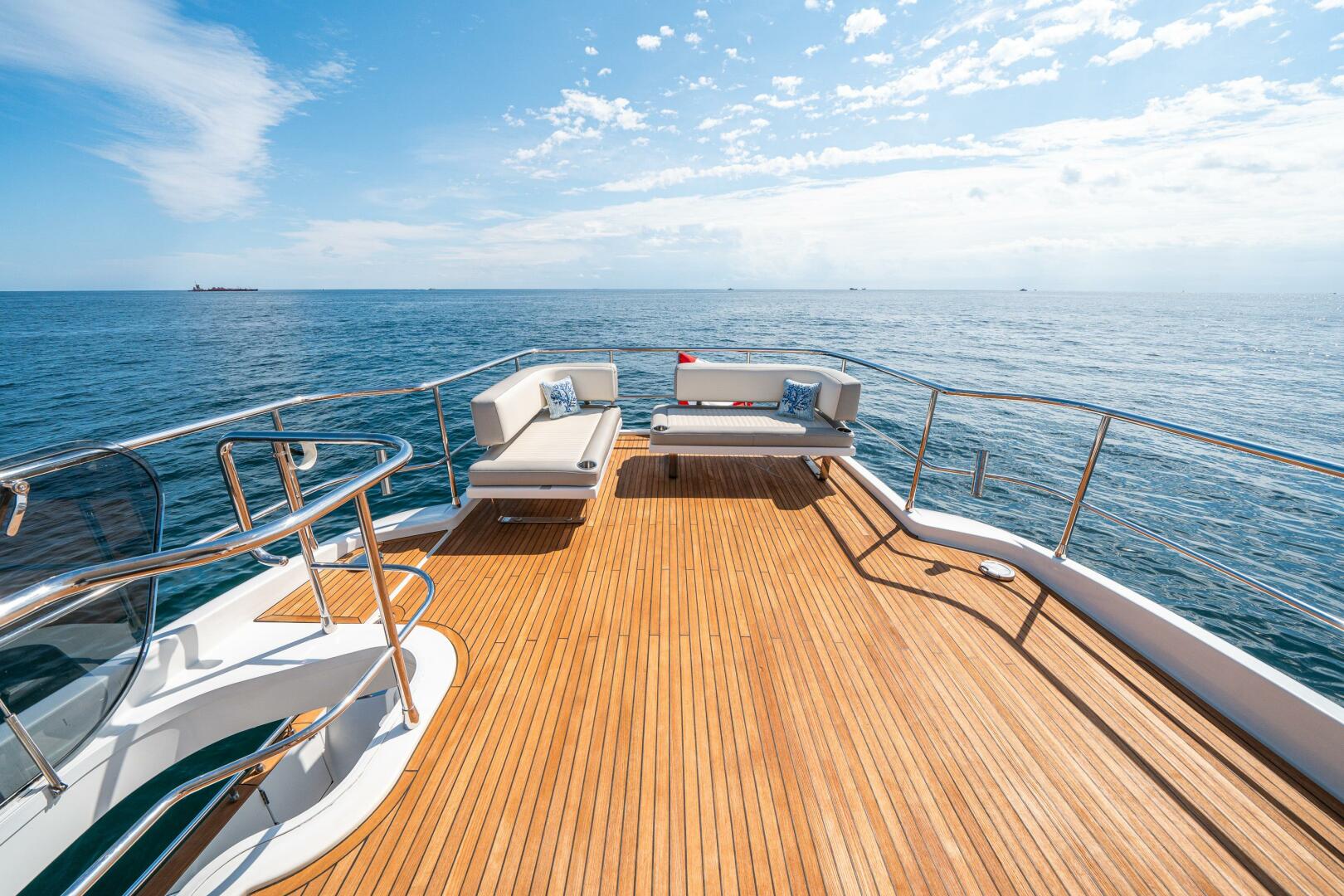 Slide: The Image of Azimut Magellano 66 2018 - 43