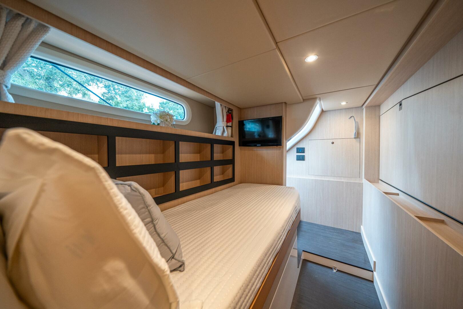Slide: The Image of Azimut Magellano 66 2018 - 52