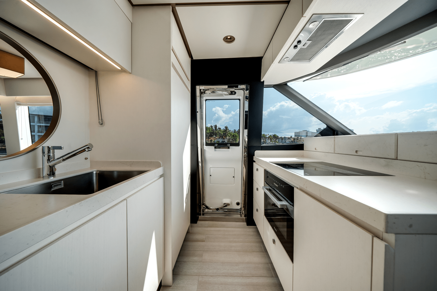 Slide: The Image of Azimut Magellano 66 2024 - 18