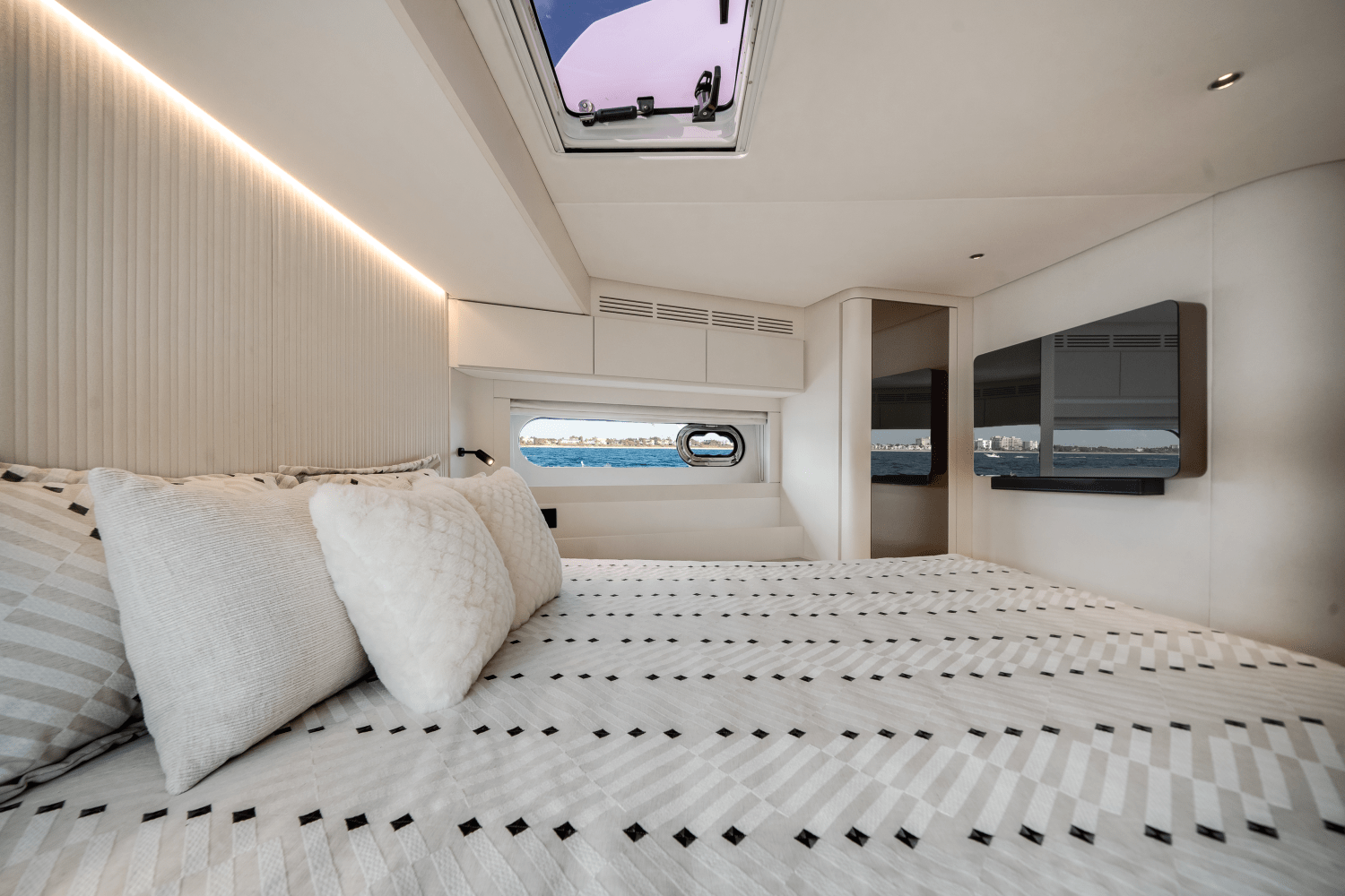Slide: The Image of Azimut Magellano 66 2024 - 39