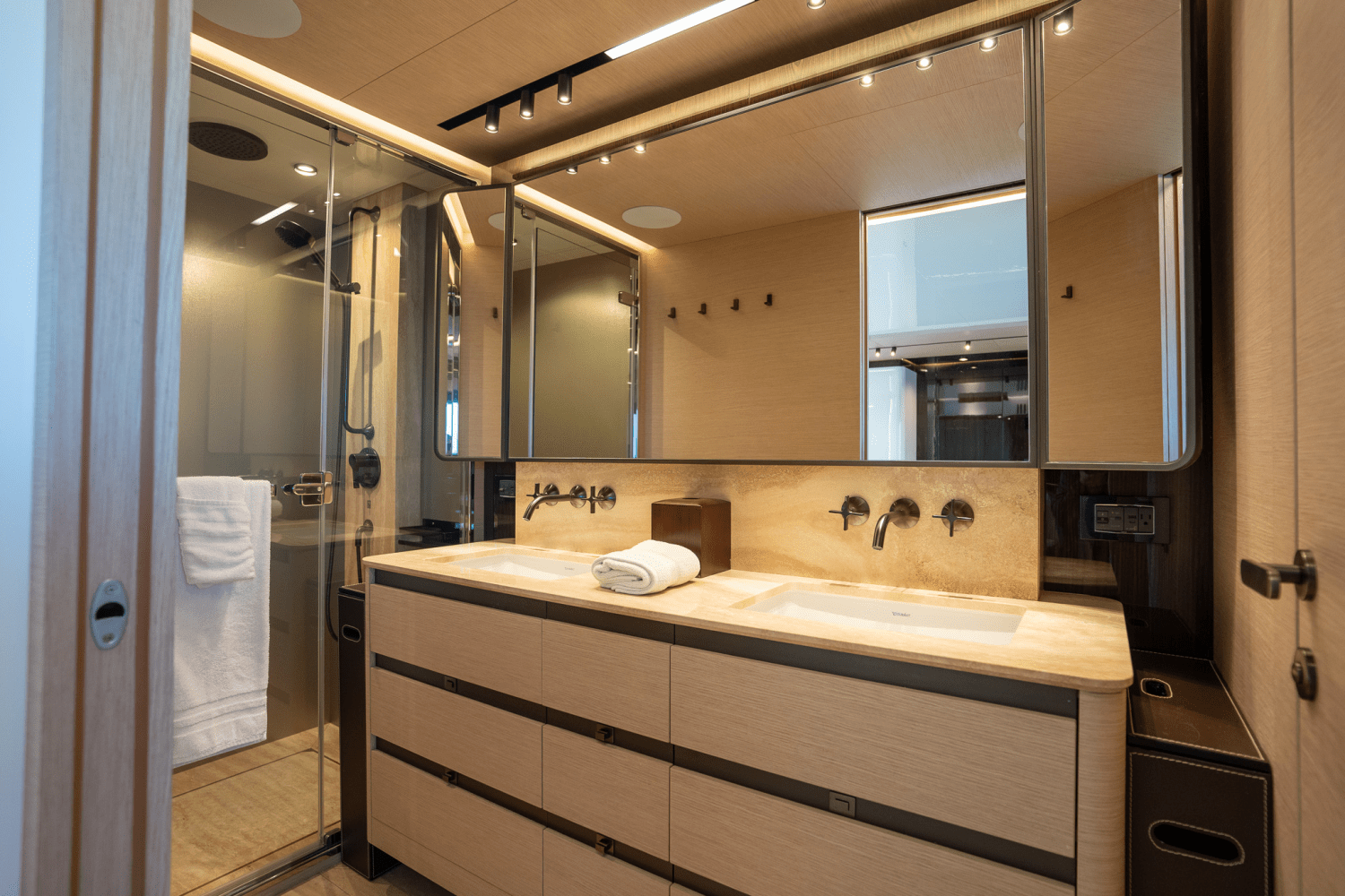 Slide: The Image of Azimut S10 2022 - 17