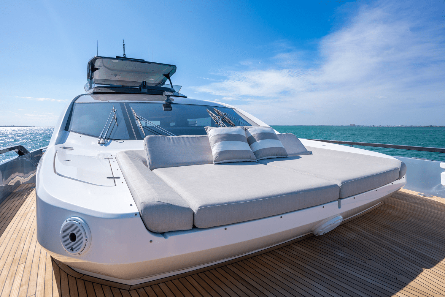 Slide: The Image of Azimut S10 2022 - 43