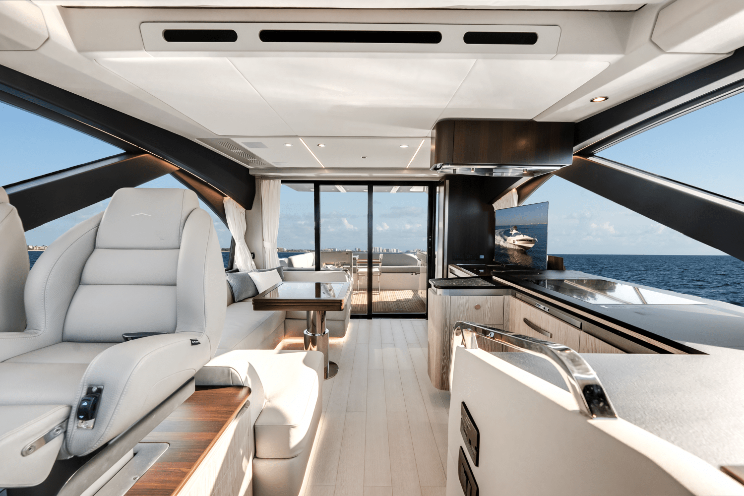 Slide: The Image of Azimut S6 2025 - 14