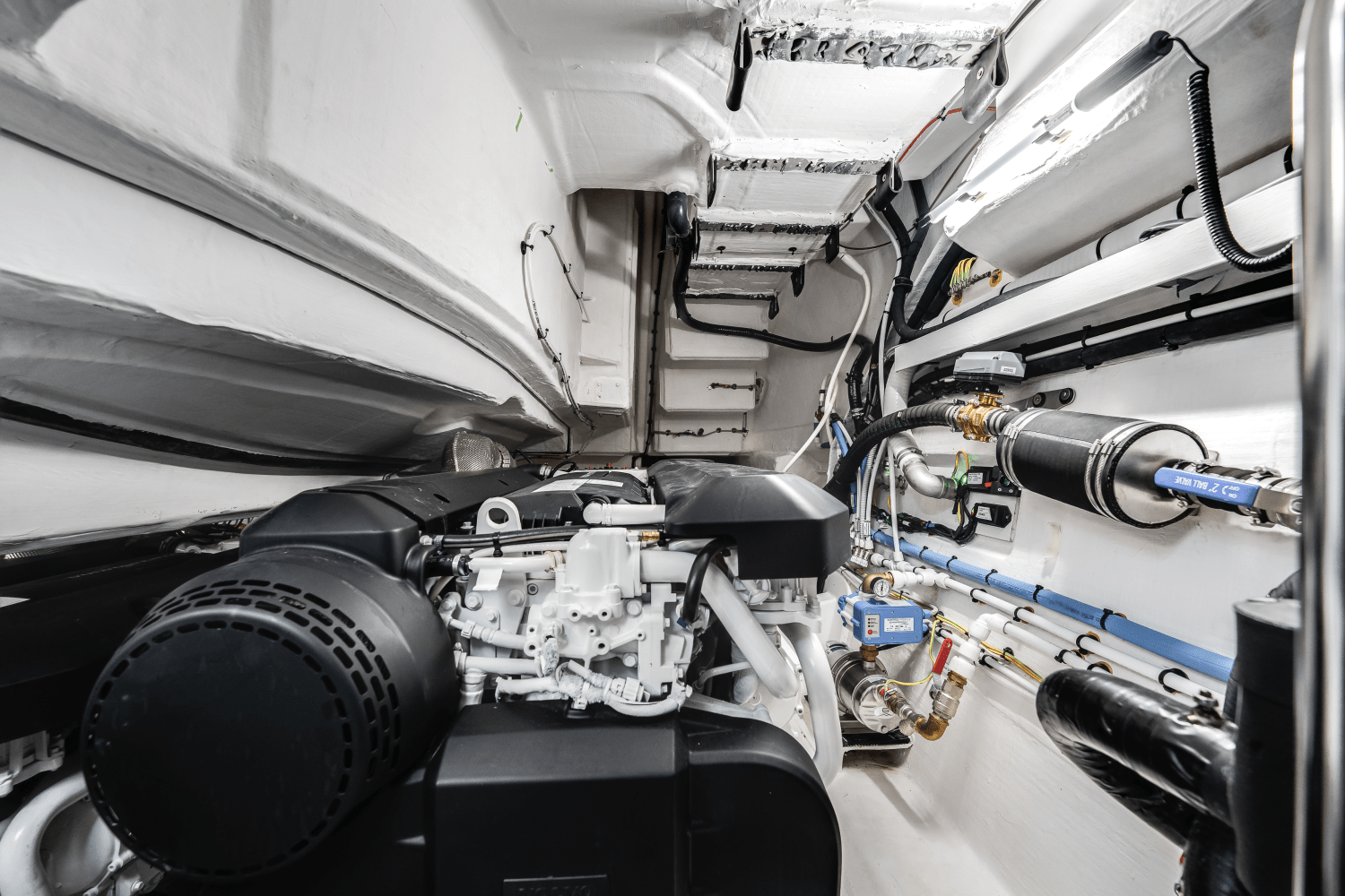 Slide: The Image of Azimut S6 2025 - 37