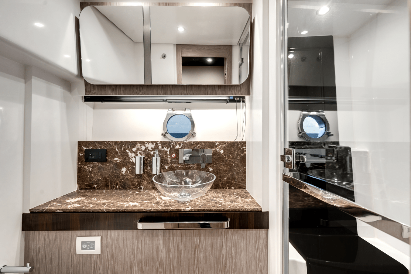 Slide: The Image of Azimut S6 2025 - 4592542