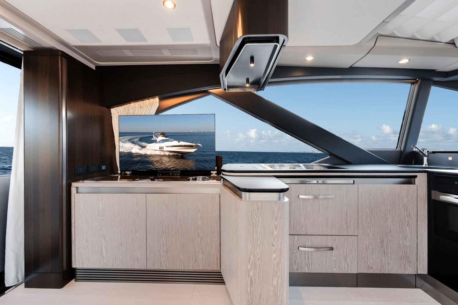 Slide: The Image of Azimut S6 2025 - 9