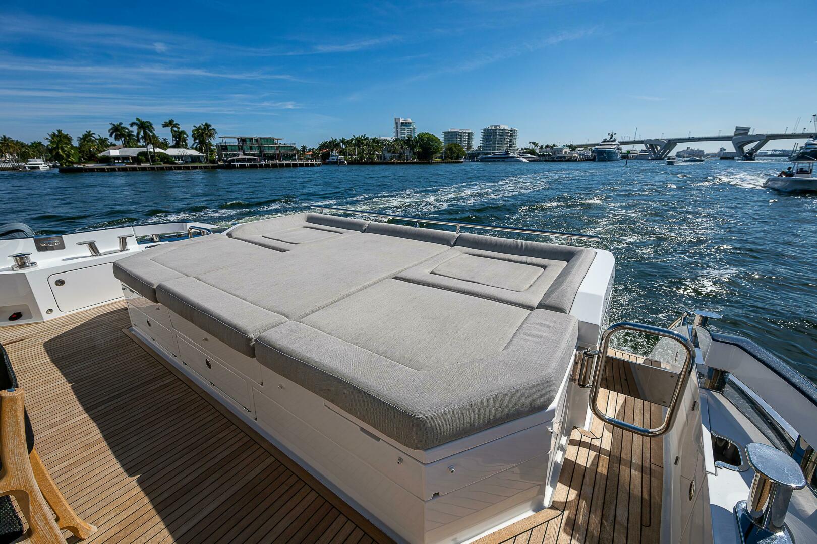 Slide: The Image of Azimut S7 2019 - 4997167
