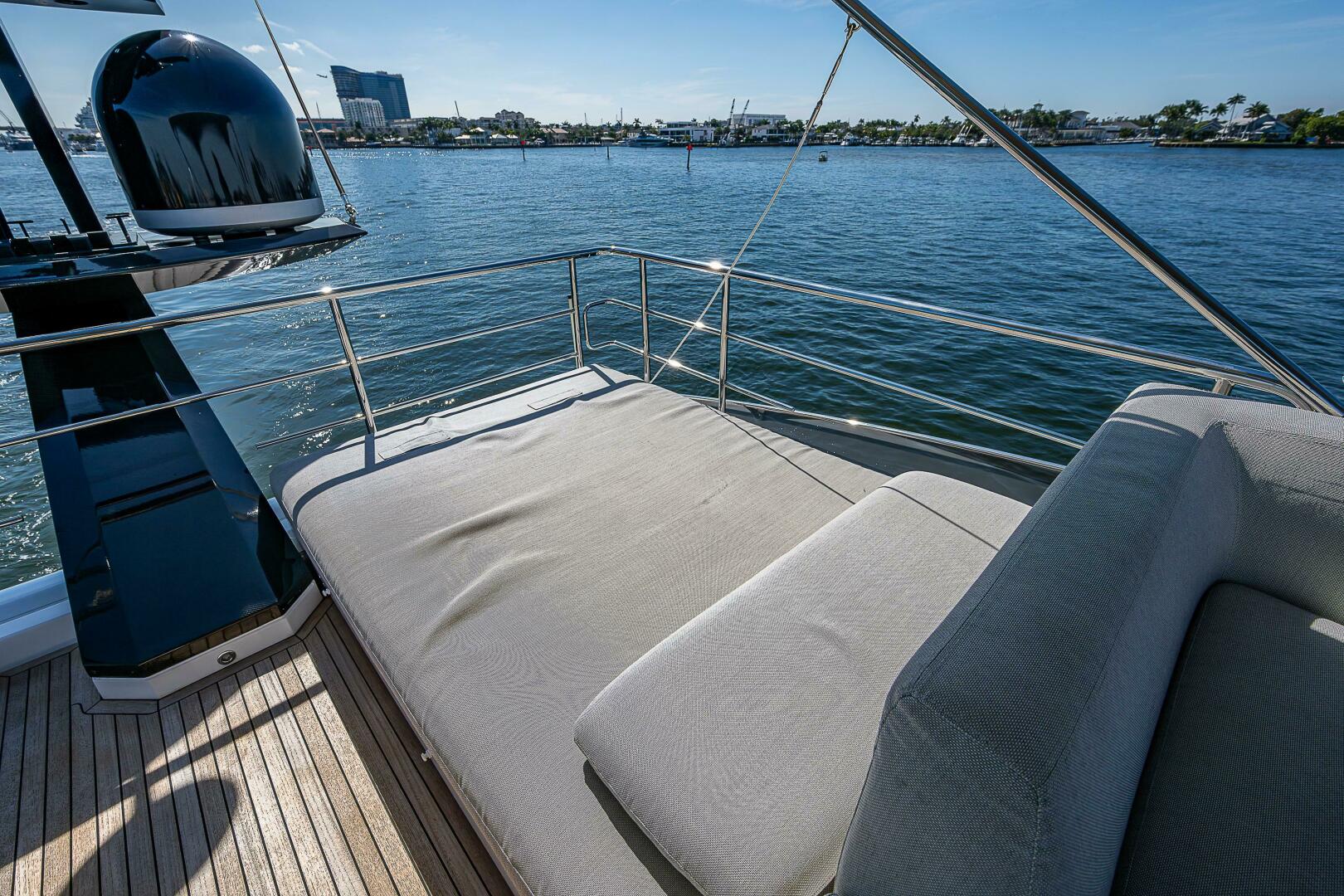 Slide: The Image of Azimut S7 2019 - 4997183