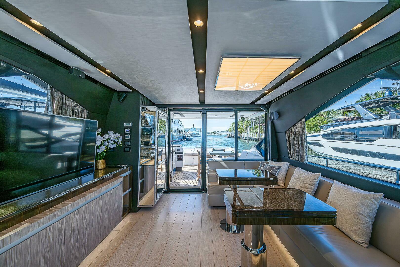 Slide: The Image of Azimut S7 2019 - 4997200