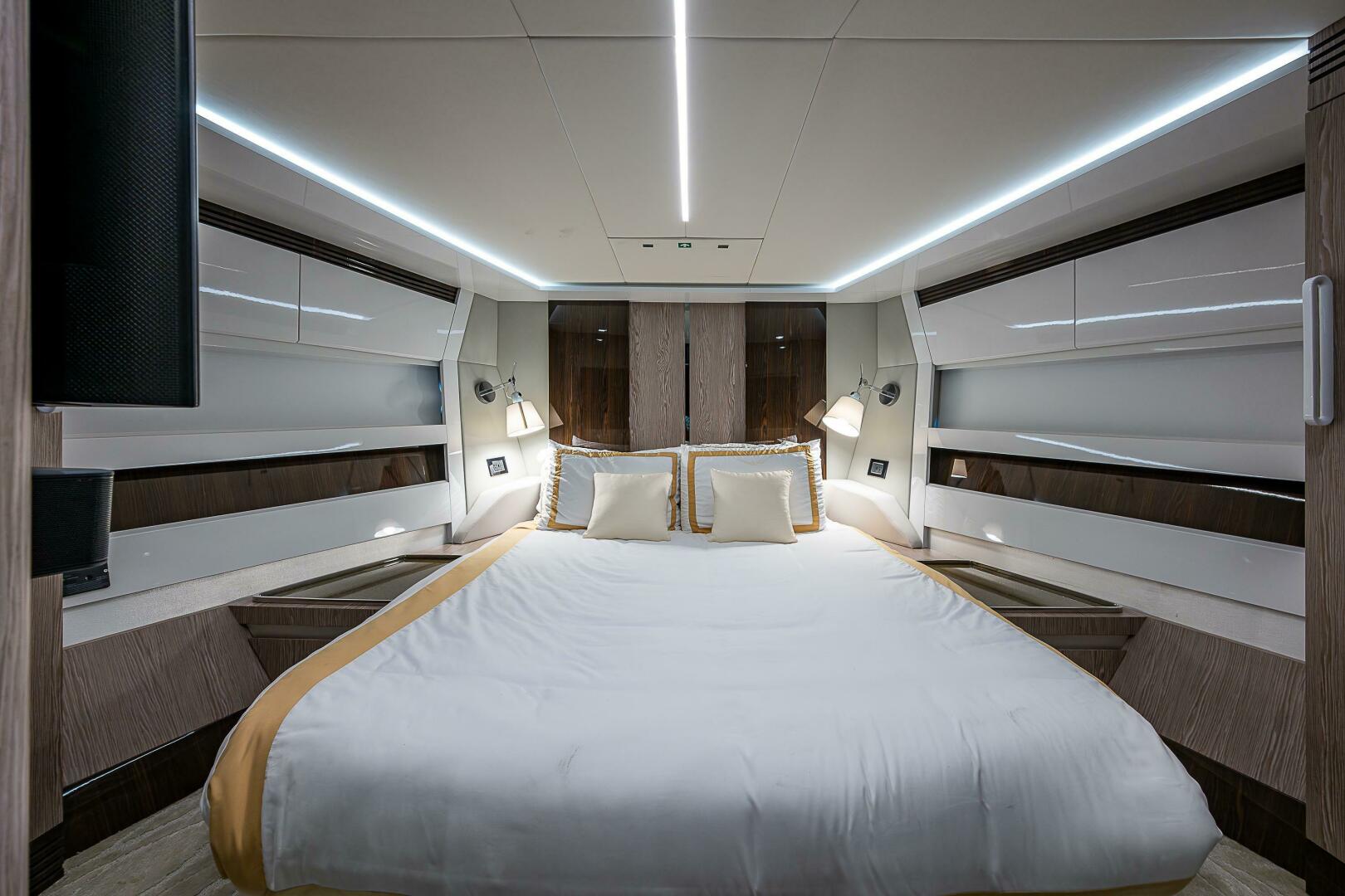 Slide: The Image of Azimut S7 2019 - 4997220