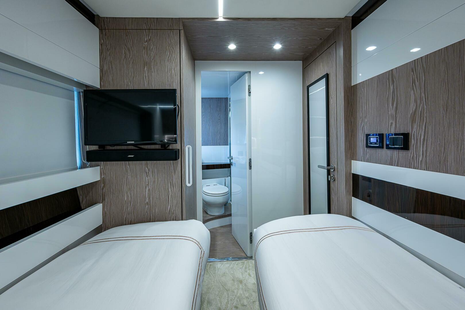 Slide: The Image of Azimut S7 2019 - 4997230