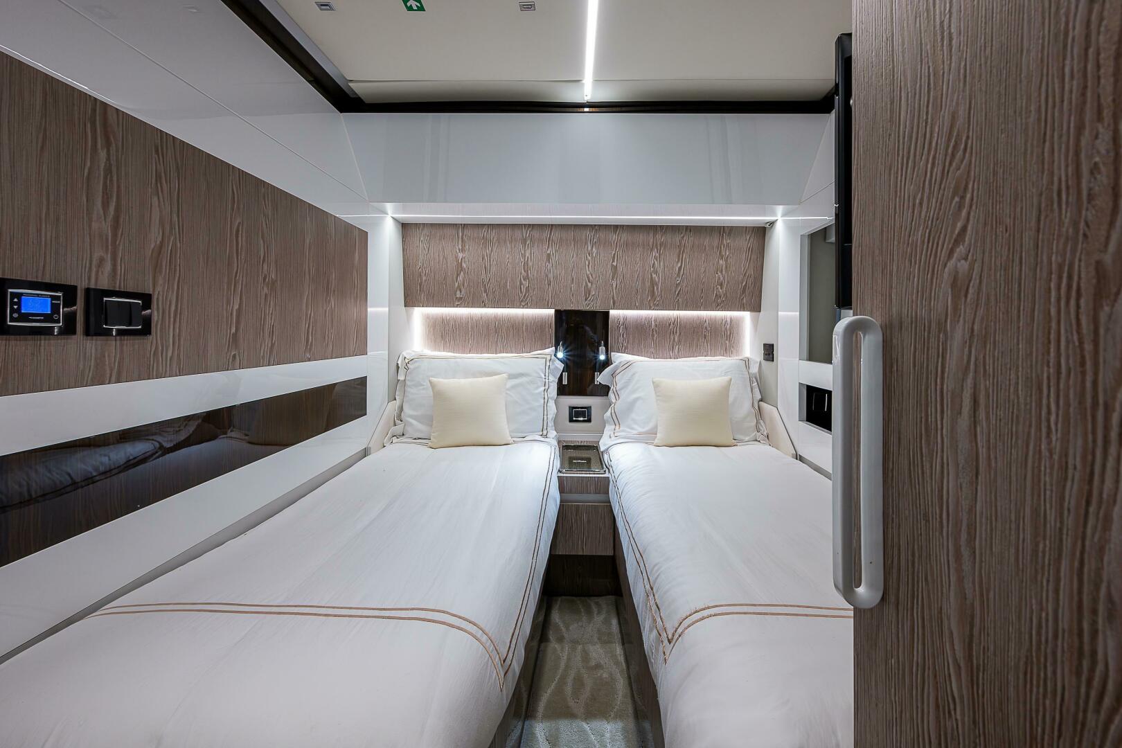 Slide: The Image of Azimut S7 2019 - 4997231