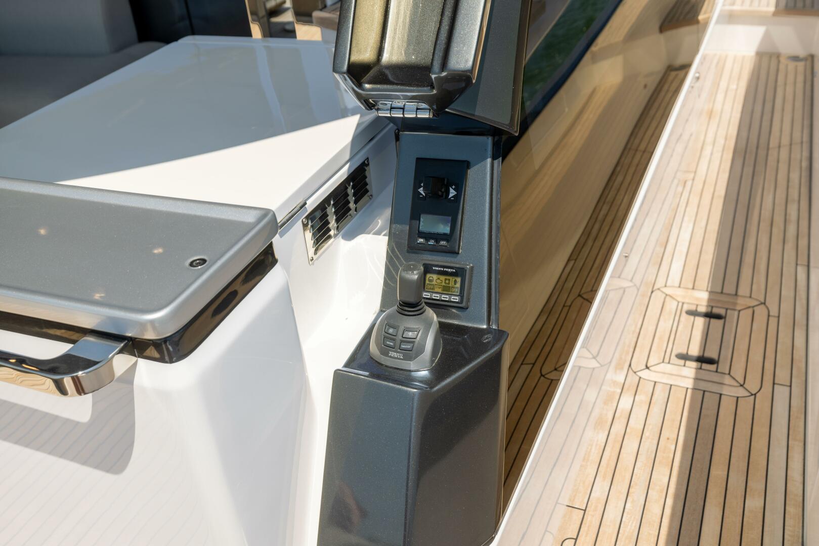 Slide: The Image of Azimut S7 For Sale - SECOND CHANCE - 5416545