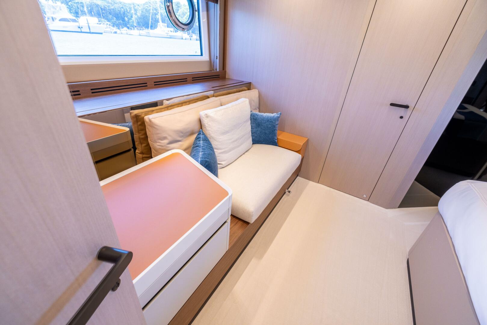 Slide: The Image of Azimut S7 For Sale - SECOND CHANCE - 5416589