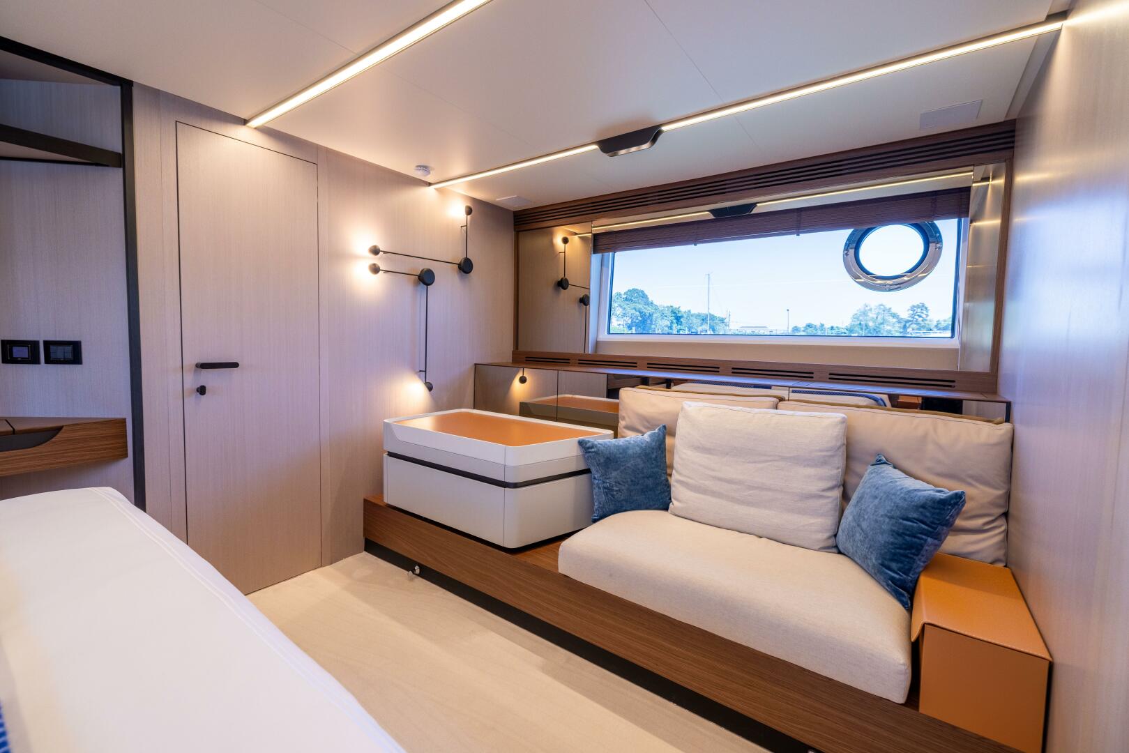 Slide: The Image of Azimut S7 For Sale - SECOND CHANCE - 5416590