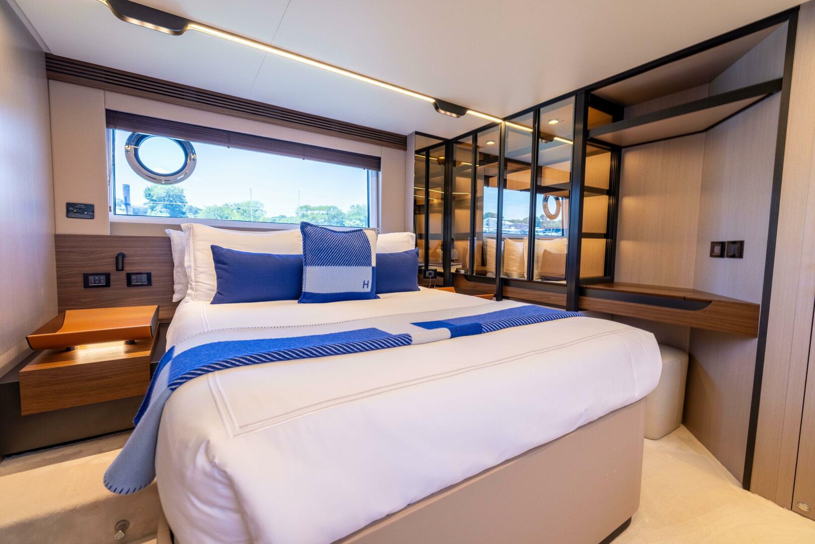 Slide: The Image of Azimut S7 For Sale - SECOND CHANCE - 5416591