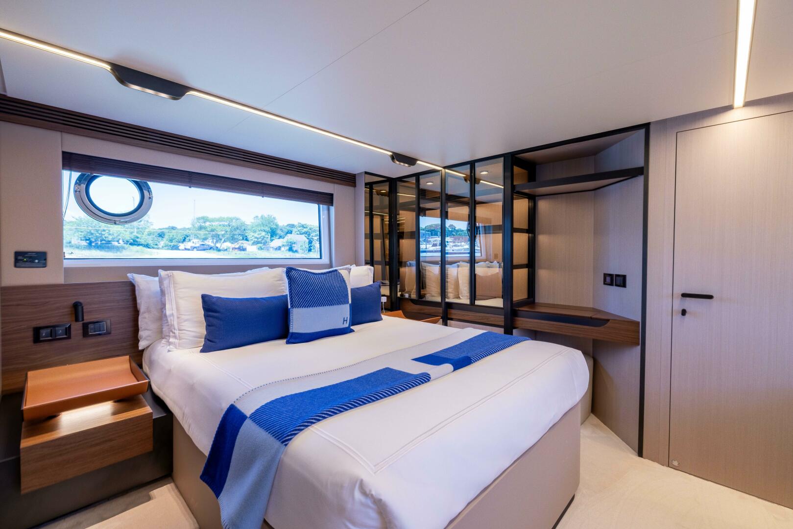 Slide: The Image of Azimut S7 For Sale - SECOND CHANCE - 5416592