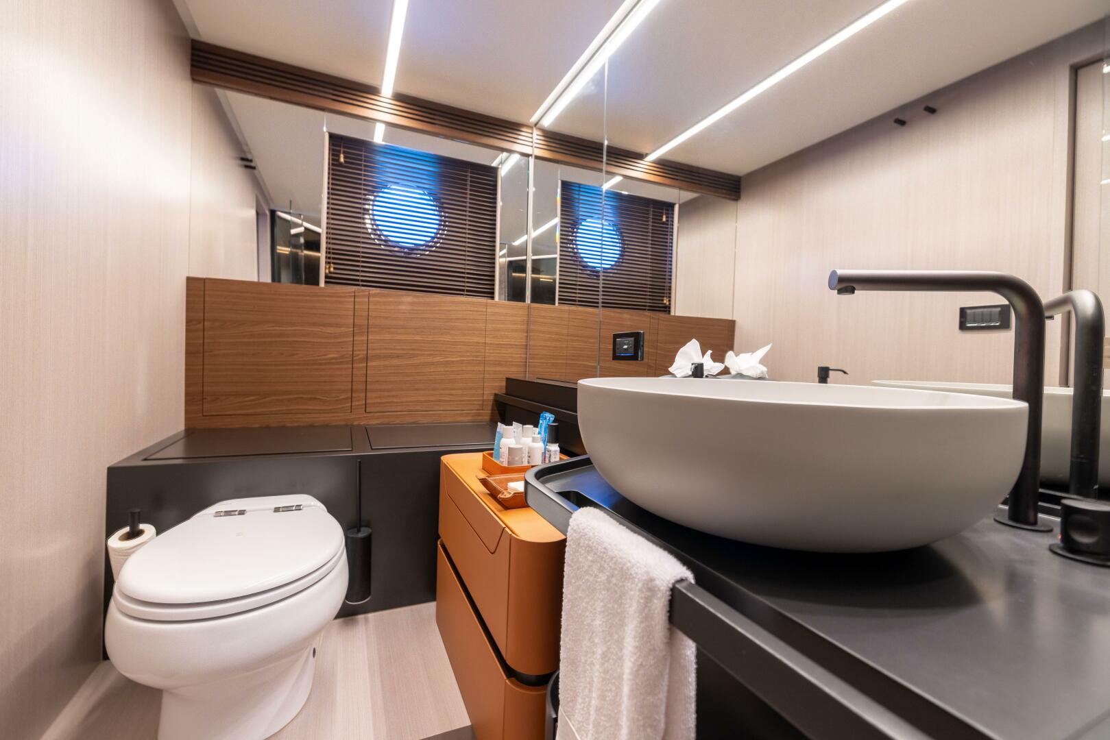 Slide: The Image of Azimut S7 For Sale - SECOND CHANCE - 5416599