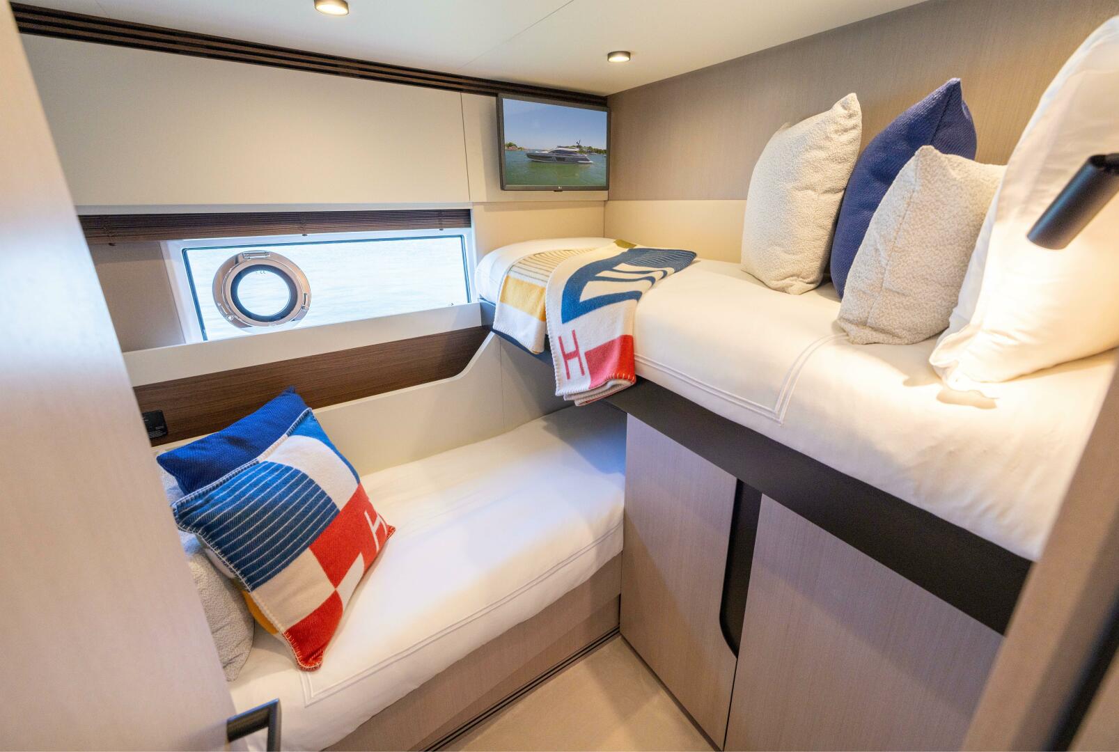 Slide: The Image of Azimut S7 For Sale - SECOND CHANCE - 5416602